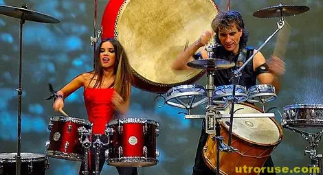 Елица и Стоян с послание на 5 езика към феновете си