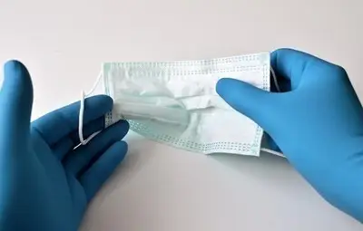 Учениците от прогимназията и гимназията задължително с маска в час