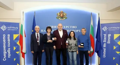 Медици спортисти с почетни медали от Красен Кралев
