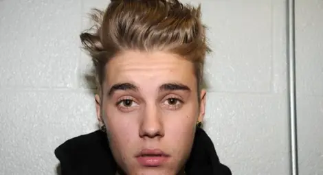 Бисерите на известните: Гей брак между мъж и жена, Япония в Африка и селфи с Исус /галерия/