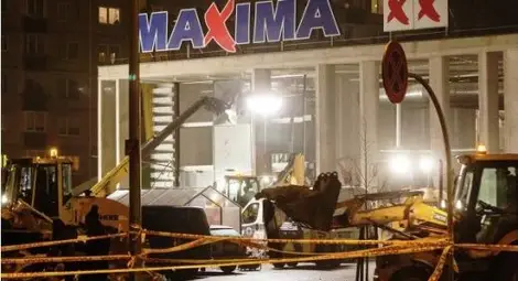 Жертвите в Рига вече са 32, десетки остават под руините