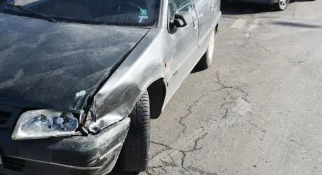 Шофьор блъсна 13-годишно момче до училище и избяга