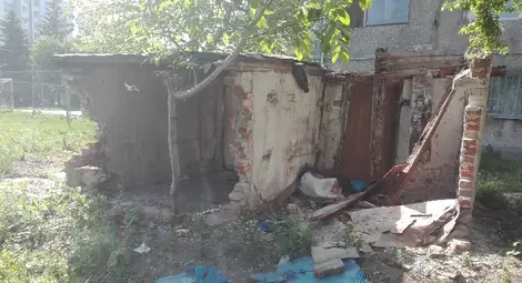 Изоставените коптори продължават да привличат наркомани и клошари. Снимка: Авторът Изоставените коптори продължават да привличат наркомани и клошари. Снимка: Авторът