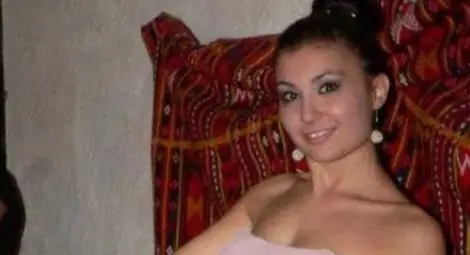 Изписаха наръганата от алжиреца Вики