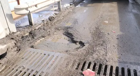 Утре от 11 ч. до 14 ч. за кратки интервали от време ще се ограничава движението по Дунав мост при Русе за частични ремонти на настилката&nbsp;