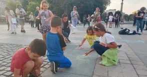 Деца рисуваха на площада мечтите си за чист въздух в Русе