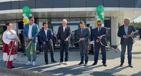 Кметът Пенчо Милков и ръководството на „Мегатрон“ откриха модерния комплекс на компанията в Мартен Кметът Пенчо Милков и ръководството на „Мегатрон“ откриха модерния комплекс на компанията в Мартен