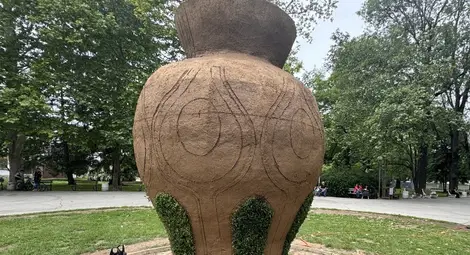 Над 35 000 цветя ще красят един от символите на Русе – Вазата в Парка на младежта Над 35 000 цветя ще красят един от символите на Русе – Вазата в Парка на младежта