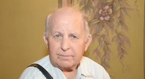 Силви Стамболиев разказва на ангелите  приказки за историята на музикален Русе