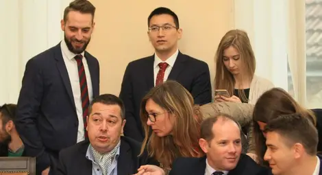 Отварянето на офертите за летище София ще отнеме поне месец