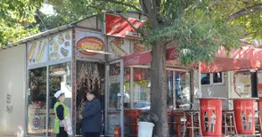 Плячка за 650 лева успял да задигне маскираният бандит от двата нонстопа