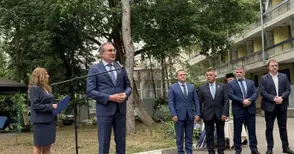 Фирма на три месеца печели поръчката за ремонт на Дом „Възраждане“