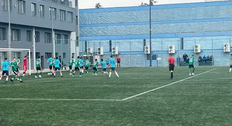 Дунавци изпълниха доста корнери, но така и не се намери човек, който да прати топката зад гърба на Дринов.  Снимка: Георги ХРИСТОВ