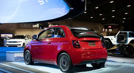 Новият електрически FIAT 500 е звезда на изложението за потребителска електроника в Лас Вегас Новият електрически FIAT 500 е звезда на изложението за потребителска електроника в Лас Вегас