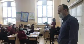 Вдъхновяват ученици да създават видеоигри