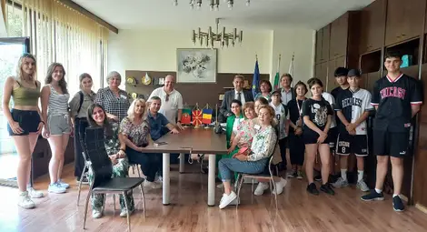 СУ &bdquo;Възраждане&ldquo; посрещна в Русе ученици и учители от Португалия, Северна Македония и Румъния /галерия/