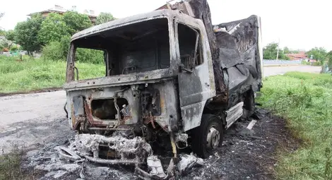 Камион гръмна като бомба след запалване заради неизправност