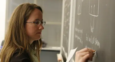 Учителите ще се пенсионират с 10 заплати Учителите ще се пенсионират с 10 заплати