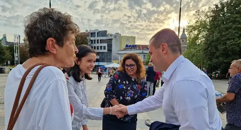 Голям концерт на любими групи постави началото на предизборната кампания за втори мандат на Пенчо Милков под мотото  &bdquo;С Русе в сърцата!&ldquo;&nbsp; /галерия/