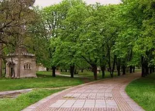 Ремонтират детската площадка в Парка на възрожденците