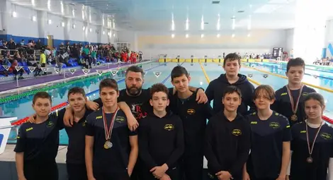 Плувците на &bdquo;Ирис&ldquo; спечелиха  6 медела на турнир в София