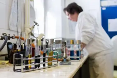 Едва една трета от българите се интересуват от наука Едва една трета от българите се интересуват от наука