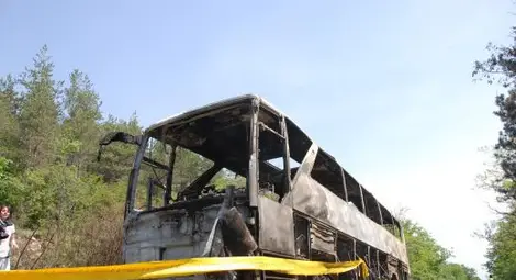 Пламна автобус пълен с ученици