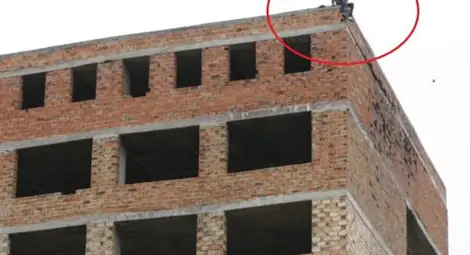 Млад мъж заплаши да скочи от покрива на хирургията в Монтана