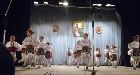 Три поколения николовчани  пяха и танцуваха за 24 май /галерия/