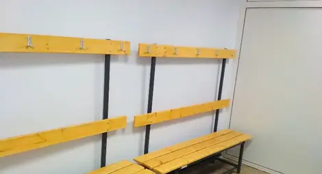 Спортисти се оплакват от тесни съблекални и бани в „Здравец“ Спортисти се оплакват от тесни съблекални и бани в „Здравец“