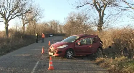 65-годишен шофьор пострада в при удар в дърво по пътя Пиргово-Русе