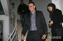 Петев дебютира с равенство