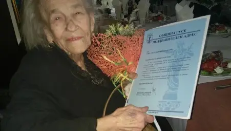 100-годишната мама Анка чете без  очила и всеки ден си води дневник