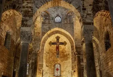 Десетки католици в Русе празнуват Рождество Христово