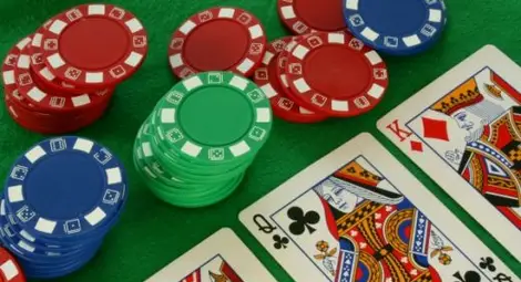 Българите в Топ 5 по харчове за цигари, алкохол и хазарт