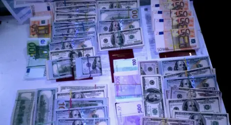 Канал за трафик на валута изгърмя с 220 000 долара и 55 000 евро