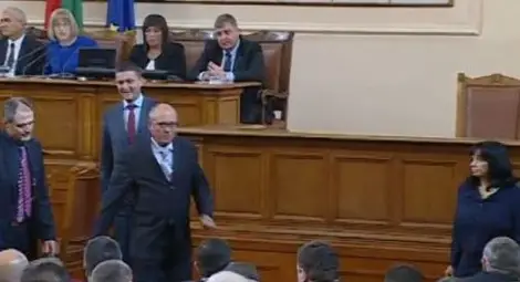 Гаф с новите министри: Засилиха се преждевременно за клетвата