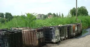 51 бидона с опасни отпадъци стоварени незаконно в Пухлево дере