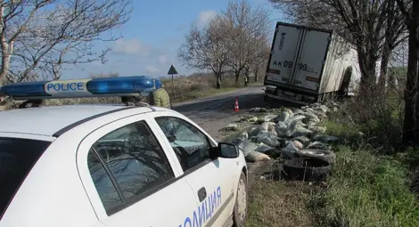 Пътят Русе &ndash; Бяла позеленя при катастрофа между микробус и ТИР