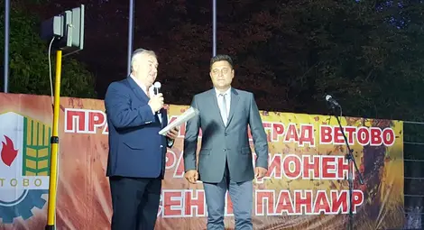 Кметът Георги Георгиев и депутатът Андриан Райков откриха официално празниците.