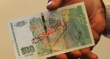 Двама приятели от елитна гимназия си вдигали адреналина с пробутване на фалшиви столевки