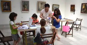 Малки таланти рисуват в галерията в компанията на стари майстори