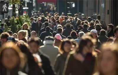 Експерт: България намалява с 220 души на ден и 9 души на час