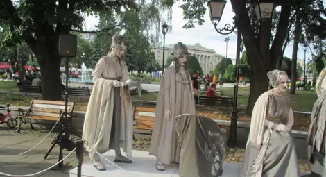 &bdquo;Виковете на Париж&ldquo; показват  живи статуи от театър &bdquo;Маска&ldquo;