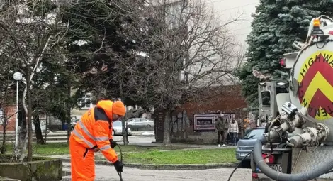 Общинските екипи извършват планирани дейности по поддържане на уличната мрежа и градската среда в Русе