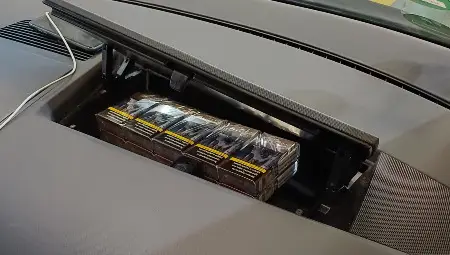 Цигари, скрити в хляб, в кашони със зеленчуци и под тапицерията на автомобил, откриха митнически служители от ТД Митница Русе