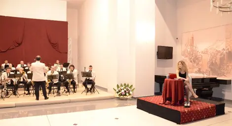 Зала &bdquo;Европа&ldquo; се оказа тясна за  фенове на любовната поезия и джаза