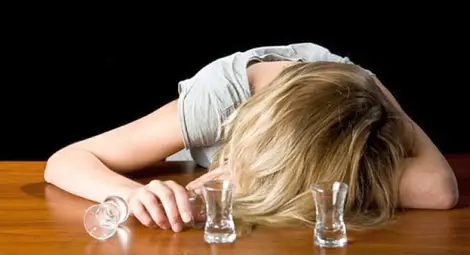 Две ученички колабираха след употреба на алкохол