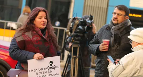 Граждани се обявиха срещу маските на открито