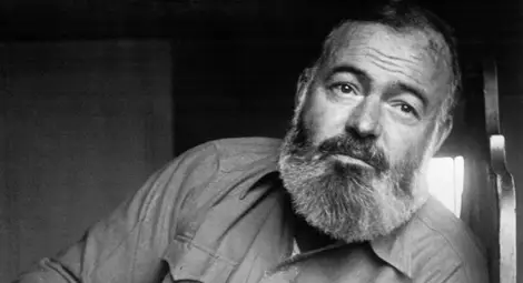 Писателят и приключенията